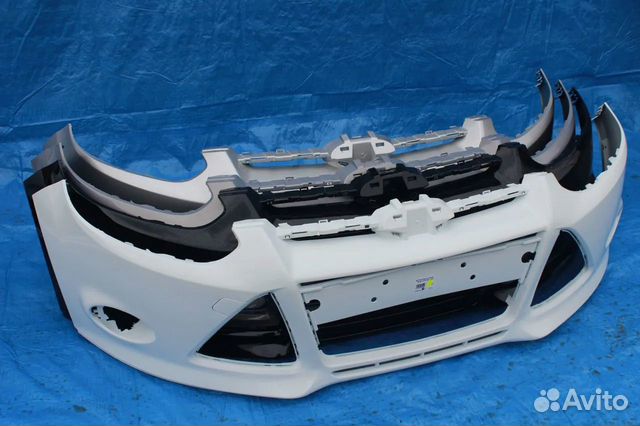 Бампер передний Форд Фокус 3 Белый