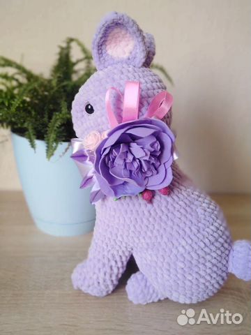 Вязаный плюшевый зайка