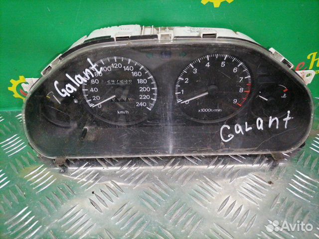 Щиток панель приборов Mitsubishi Galant седан 1.6