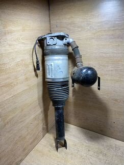 Стойка задняя правая Audi A8 D3