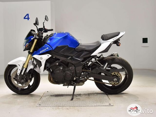 Suzuki Gsr 750 - YouTube