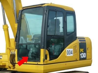 Komatsu PC 200 стекло лобовое нижнее