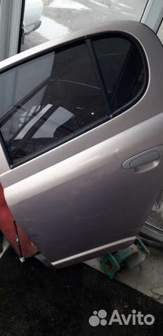 Дверь боковая левая toyota Vitz scp 10