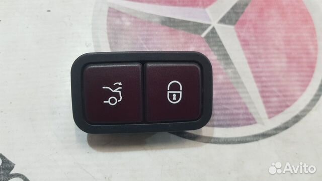 Кнопка закрытия багажника Mercedes A2208211479