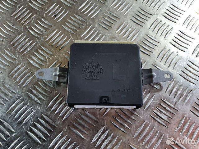 Модуль управления двери задней левой Lexus LS 4