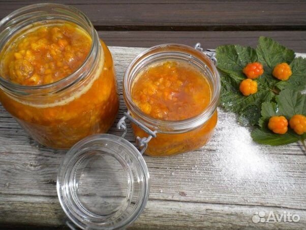 Морошка в собственном соку рецепты. Моченая Морошка. Морошковое варенье. Морошка варенье. Компот из морошки.
