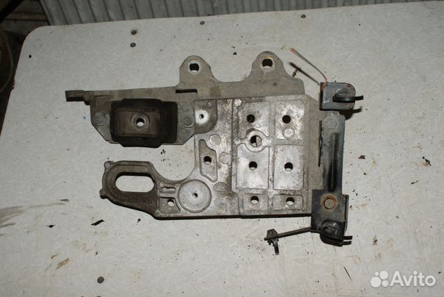 Кронштейн опора кпп Nissan Qashqai J10 11254JD000