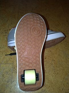Кроссовки на роликах Heelys 33р