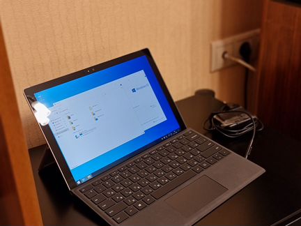 Microsoft surface pro 4 Core i7-6650U 2.20GHZ 16GB