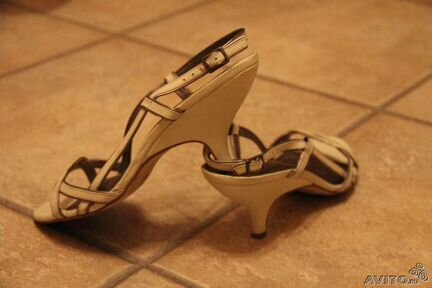 Босоножки кремовые свадебные zara (размер 38-39)