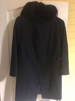 Пальто зимнее с мехом енота