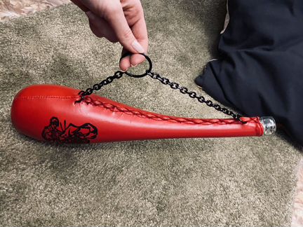 Бутылка с головой быка для напитков из Испании