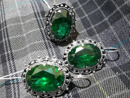 Комплект изумруд серебро,чернь,новый:модель СССР