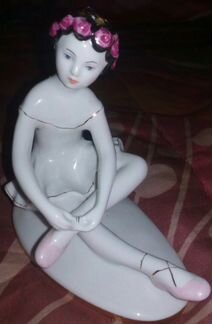 Статуэтка фарфоровая 