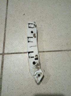 Кронштейн бампера передний левый Ford Focus CB8