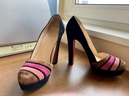 Замшевые туфли Christian Louboutin