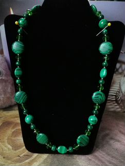 Бусы с малахитом