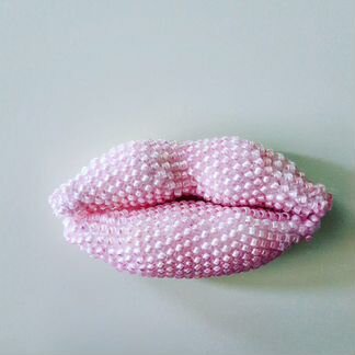 Брошка губы бисер