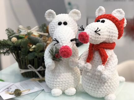 Крыса вязаная, новогодняя