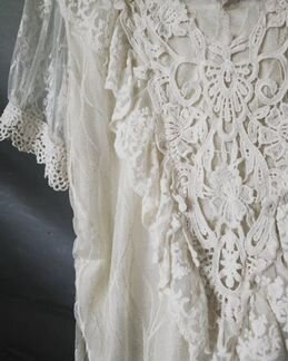 Красивая кружевная блузка