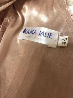 Розовое платье