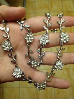 Набор бижутерии колье, браслет, серьги-гвоздики