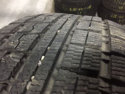 Пара зимних шин Nitto 215/55 R17