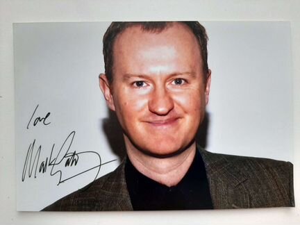 Автограф Mark Gatiss (Марк Гэтисс), актёр сериала