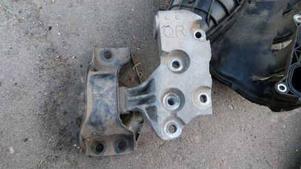 Подушка двигателя правая Nissan X-Trail T31 2,5L