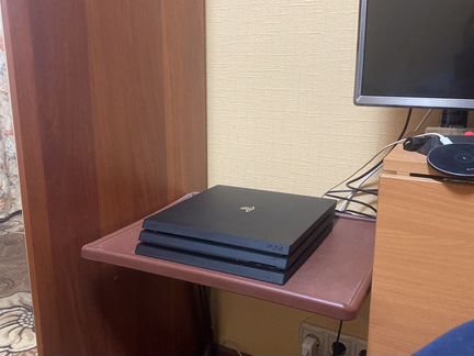 Продам игровую приставку sony ps4 pro 1tb