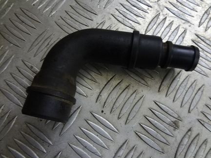 Тройник вентиляции картерных газов VAG