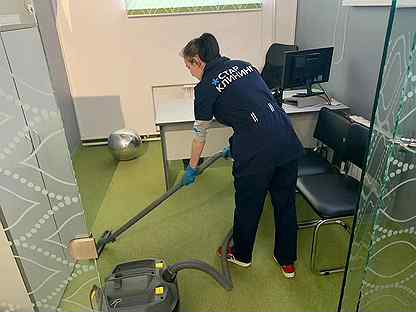 уборка в аптеке. уборщица. работа уборщицей в томске. работа уборщицей в томске. красивая уборщица.