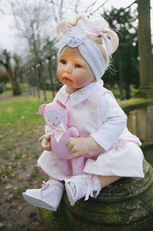 Виниловая коллекционная кукла Lisa Gotz