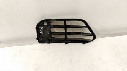 Решетка переднего бампера правая BMW X1 F48