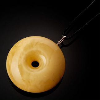 Кулон из натурального янтаря №17