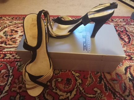 Стильные босоножки черная замша с золотыми вставка