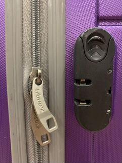 Чемодан на колесах пластиковый Laguna