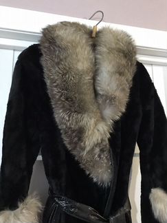 Мутоновая шуба с воротником из чернобурки