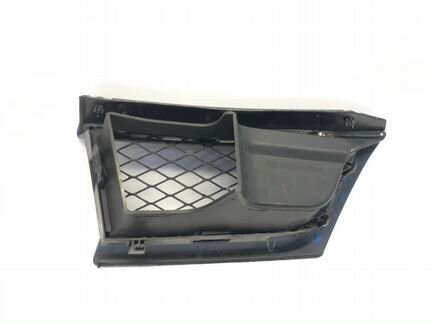 Решётка радиатора передняя правая Subaru Impreza