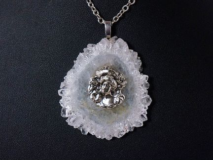 Подвеска Камея на кварцевом сталактите