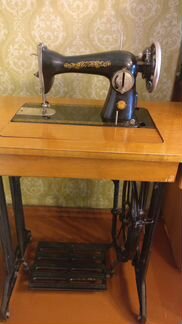 Швейная машина (ножная, класса 1-М)