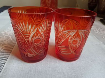 Графин со стаканами на блюде