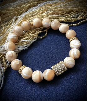 Браслет из натурального карамельного перламутра