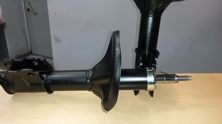 Mitsubishi lancer 03-08г амортизатор перед