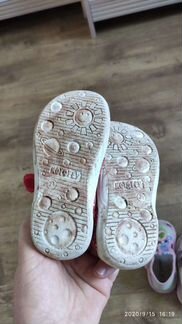 Две пары сандалий для девочки 24 р-р