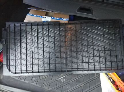Контейнер в багажное отделение Volvo xc70 8650397