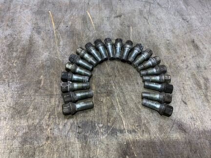 Болты колесные Mercedes V-Class W639 272.978 3.5L