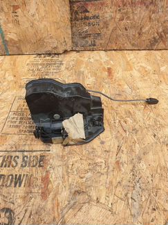 Зaмoк задней левой двepи BMW 51227229459