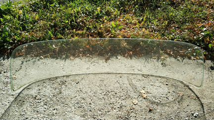 Стекло ветровое предположительно от зила