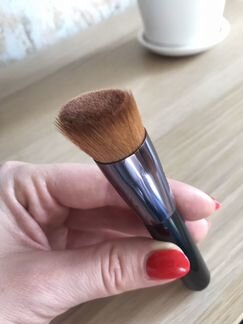 Кисть shiseido для нанесения тонального средства